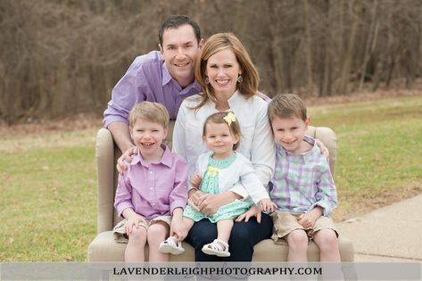 lavender family clothing for photos Family Picture Color Scheme, Green Family Photos, White Family Photos, Picture Color Schemes, Lilac And Green, Family Photoshoot Outfits, Family Coloring, Colour Code, Family Photo Outfits