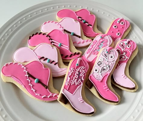 Baby Shower Cookies For Girl, Western Cookies, Cowgirl Cookies, Cowboy Cookies, Hat Cookies, Cookie Connection, Anniversaire Harry Potter, Cowgirl Birthday Party, Rodeo Birthday