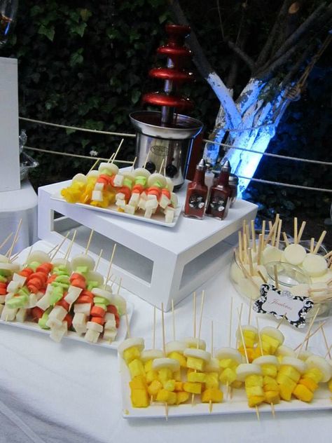 Chamoy & fruit red wedding candy bar #nonossweets Chamoy Fountain Bar, Candy Bar Vaquero, Candy Bar Salado, Chamoy Fountain, Chamoy Fruit, Candy Bar Ideas, Wedding Candy Bar, Chocolate Fountain, Party Food Dessert