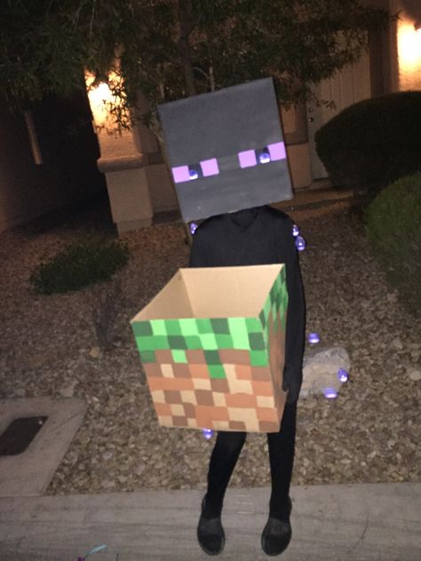 Homemade Minecraft Enderman costume Womens Minecraft Costume, Enderman Head Diy, Diy Enderman Costume, Minecraft Enderman Costume, Diy Minecraft Costume, Enderman Cosplay, Enderman Costume, Minecraft Halloween Ideas, Minecraft Halloween Costume