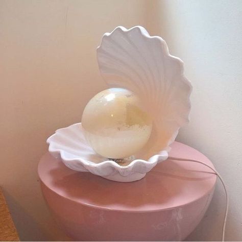 Danish Aesthetic, Weird Furniture, Danish Pastel Room, Danish Pastel Aesthetic, Shell Lamp, Retro Living Rooms, Pastel Room, Danish Pastel, Naan