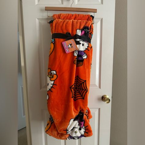 Halloween Hello Kitty Throw Blanket New Hello Kitty Orange, Halloween Throw Blanket, Hello Kitty Bedding, Halloween Hello Kitty, Hello Kitty Pumpkin, Hello Kitty Bed, Twin Halloween, Hello Kitty Blanket, Rainbow Blanket