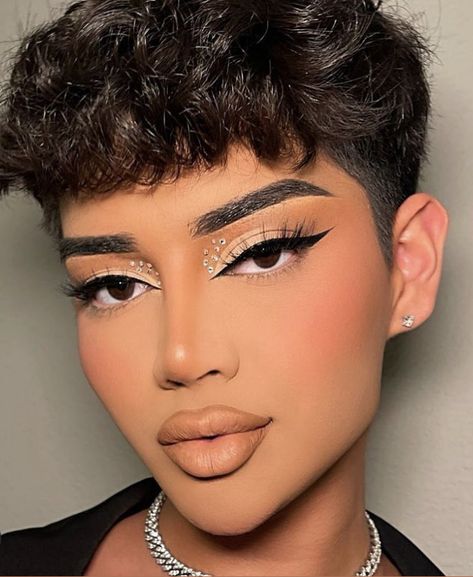 Makeup Looks For Guys, Make Up For Men Natural, Simple Drag Makeup Looks, Feminine Men Makeup, Male Glam Makeup, Trans Men Makeup, Mens Makeup Natural, Drag King Makeup Ideas, Gay Makeup