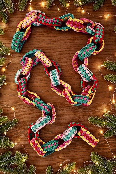 Knitted Christmas Decorations, Paper Chain, Crochet Garland, Easy Knitting Projects, Crochet Chain, Paper Chains, Crochet Quilt, Bunting Banner, Easy Knitting