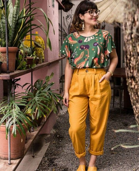 Outfits For Plus Size Women, Moda Circular, Midsize Outfits, Mode Grunge, Yellow Pants, Mode Casual, The Last Day, Mode Inspo, Curvy Outfits