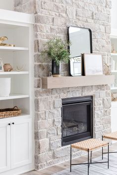 White Stone Fireplaces, Cottage Fireplace, Stone Fireplaces, Fireplace Built Ins, Farmhouse Fireplace, Fireplace Remodel, Home Fireplace, Fireplace Makeover, Brick Fireplace