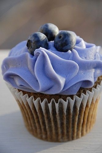 * Blueberry Cupcake, Berry Cupcakes, Blueberry Cupcakes, Creative Cupcakes, Dessert Aux Fruits, How To Make Cupcakes, Love Cupcakes, Yummy Cupcakes, Cupcake Cookies