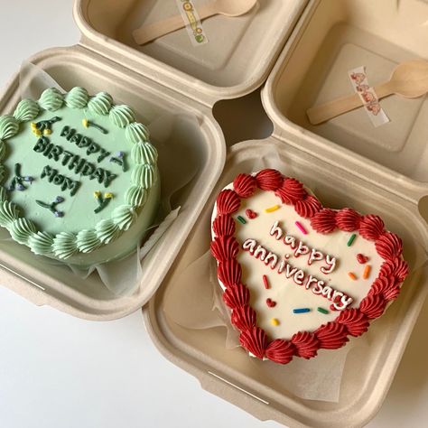 Bento Valentines Cake, Korean Lunch Box, Lunchbox Cake, Mini Torte, Tiny Cakes, Korean Cake, Mini Cakes Birthday, Bento Cake, Pretty Dessert