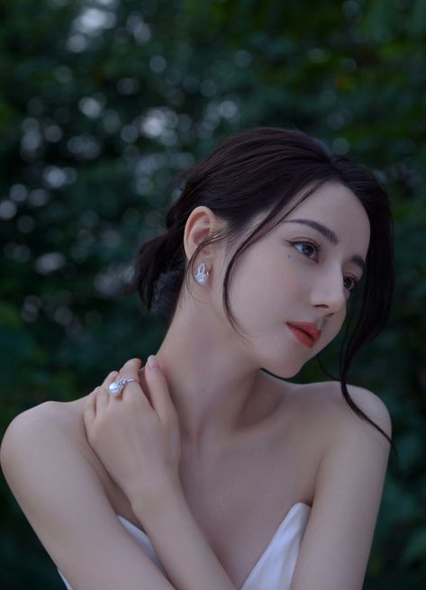 Dilraba Dilmurat Aesthetic, Dilireba Dilmurat, Dilreba Dilmurat, Dilraba Dilmurat, Kawaii Fashion Outfits, Chinese Actress, Summer Of Love, Asian Beauty, One Shoulder Wedding Dress