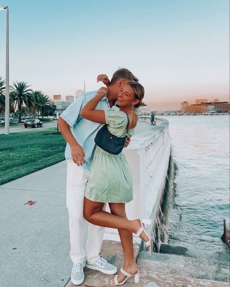 Pictures To Take With Your Boyfriend At The Beach, Couple Beach Pictures Relationship Goals, Couple Pose Vacation, Cruise Pics With Boyfriend, Couple Cruise Pictures Photo Ideas, Beach Picture Outfits For Couples, Self Timer Beach Pictures With Boyfriend, Cute Couple Vacation Photos, Cruise Pictures Couple