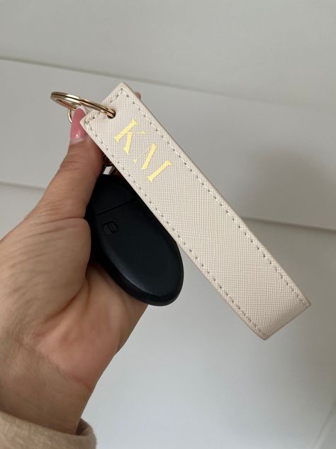 Cute Car Keys Keychains Ideas, Keyring Aesthetic, Car Essentials For Women, New Car Keys, Car Keys Keychain Ideas, Cute Keychains For Car Keys, Lululemon Keychain, New Car Key, Keychain Strap