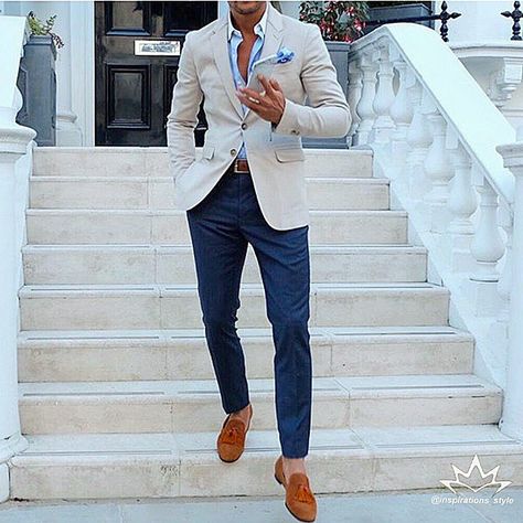 Great style inspiration by our friend @louisnicolasdarbon cream cashmere blazer x navy overcheck trousers x tan suede tassel loafers Wedding Suits Men Blue, Summer Wedding Attire, Stil Masculin, A Man In A Suit, Man In A Suit, Herren Style, Cashmere Blazer, Mens Fashion Blazer, Traje Casual