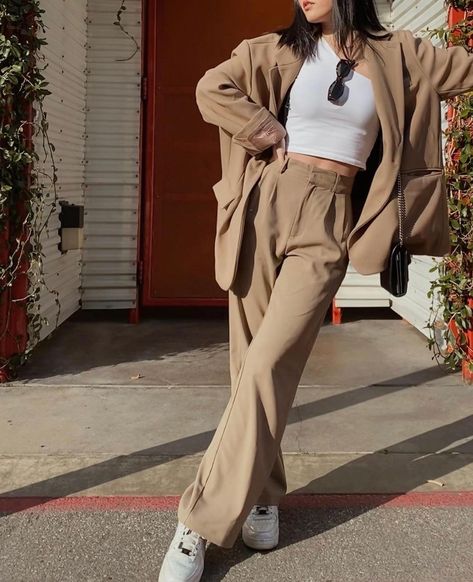 Khaki Slacks Outfit, Khaki Slacks Outfit Women, Slacks Outfit, Basics Clothing, Khaki Slacks, Trendy Fashion Accessories, Elevated Basics, Outfit Women, Basic Outfits