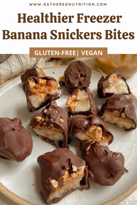 Banana Snickers, Snickers Bites, Paleo Candy, Freezer Desserts, Banana Snacks, Banana Treats, Dessert Snacks, Healthy Candy, High Protein Desserts