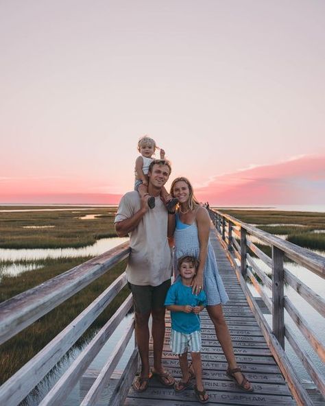 Britnee Kent Instagram, Cape Cod Family Photos, Cape Cod Lifestyle, Nantucket Family, Britnee Kent, Housewife Life, Conner Kent, East Coast Beaches, East Coast Style