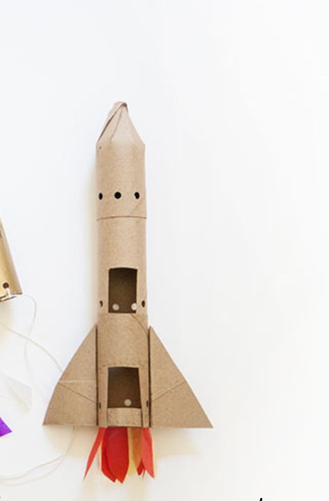 Rocket Ship Craft, Paper Towel Roll Art, Cardboard Rocket, Toilet Paper Roll Wall Art, Rocket Craft, Flower Crafts Kids, Diy Rocket, Paper Flower Kit, Recycled Crafts Kids