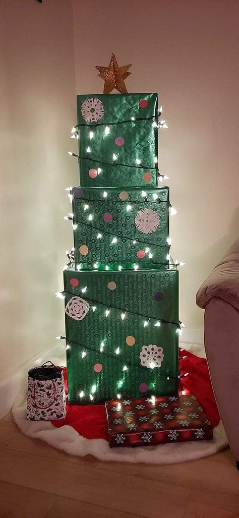 Cat Friendly Christmas Decor, Christmas Tree Ideas With Cats, Christmas Tree For Cats Owners, Cat Friendly Christmas Decorations, Christmas Tree Cat Proof, Cat Proof Christmas Tree, Christmas Tree Bedding, Cat Proofing, Cat Christmas Tree