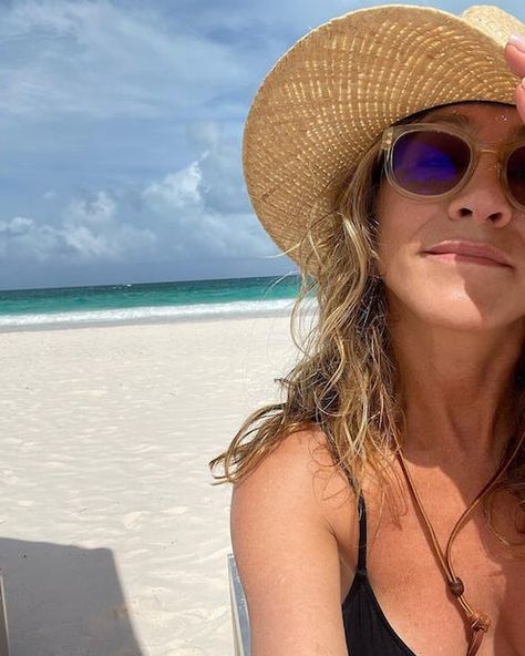 Jennifer Aniston Scarves, Jennifer Aniston Sunglasses, Celeb Swimwear, Aniston Hair, Jennifer Aniston Hair, Beach Selfie, Jenifer Aniston, Jen Aniston, Salty Dog