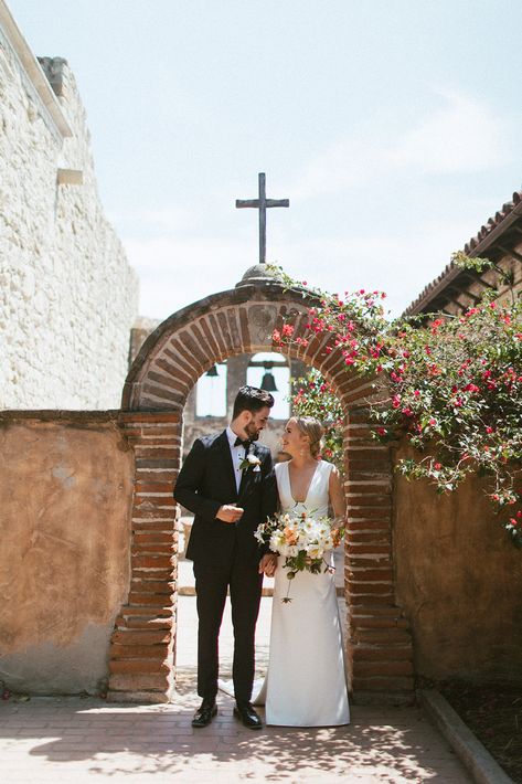 Bride and groom portraits at the mission in san juan capistrano Spanish Courtyard, Foodie Wedding, San Juan Capistrano Wedding, Franciscan Gardens, Courtyard Wedding, Rose Bridal Bouquet, San Juan Capistrano, Event Floral Design, 100 Layer Cake