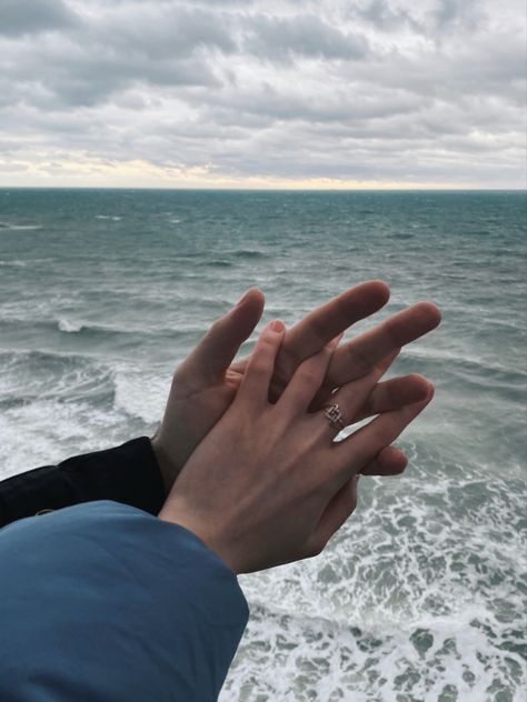 Море, sea, hands, love, couple Pretty Brown Eyes, Couple Hands, Perfect Relationship, Romantic Honeymoon, Muslimah Aesthetic, Cute Couple Art, Aesthetic Photography Nature, Sunset Pictures, Instagram And Snapchat