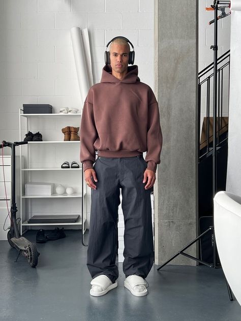 Aesthetic Baggy Outfit, Clean Streetwear, Brown Hoodie Outfit, Summer Ss23, Hoodie Outfit Aesthetic, Streetwear Minimalist, Oversized Hoodie Outfit, Minimal Streetwear, Hoodie Outfit Men