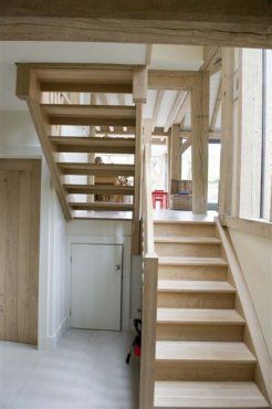 Image result for split level staircase Stairs Floor Plan, Contemporary Staircase Design, Wooden Staircase Design, Master Addition, Oak Staircase, Create Storage, Split Foyer, Steel Beam, Architecture Unique