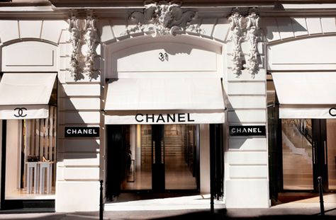 Chanel Headquarters Zimmer Diy, Chanel Boutique, Chanel Store, Gabrielle Chanel, W Hotel, Modern Boutique, French Culture, Shop Front, Chanel Paris