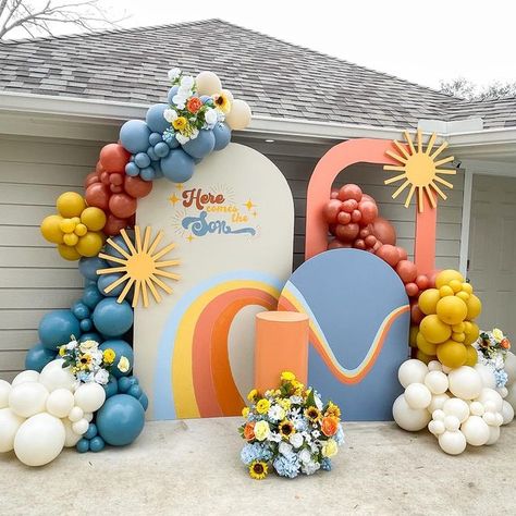 PARTY POP EVENTS on Instagram: "After the rain comes the Son ☀️   After a cloudy rainy weekend it’s so nice to wake up to a beautiful day!   🎈Contact us for Pricing and Availability  Fill out a booking form via the link in our bio! 📱 text: 323-506-7622 📧  email: eventsbypartypop@gmail.com  #herecomesthesun☀️ #herecomestheson☀️ #babyshower #babyshowerideas #babyshowerdecorations #houstonmoms #babyshowerdecor #houstonpartydecorator #mommytobe #houstonparties #kidspartyideas #kidspartieshouston #houstonpartydecorator" Sun Party Ideas, Up Themed Baby Shower Ideas, Sun Theme, Sunshine Birthday Parties, Rapunzel Birthday Party, Thomas Birthday, Wild Birthday Party, Boys First Birthday Party Ideas, Baby Birthday Decorations