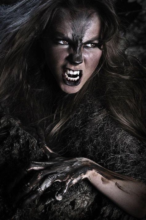 Werewolf Makeup, Female Werewolves, Werewolf Girl, Werewolf Costume, Gothic People, Werewolf Art, Vampires And Werewolves, She Wolf, Fantasy Photography