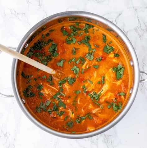 Hearty Curry Pumpkin Soup with Chicken Curried Pumpkin, Healthy Christmas Snacks, Pumpkin Chicken, Chicken Curry Soup, Healthy One Pot Meals, Red Curry Chicken, Savory Pumpkin Recipes, Fall Soup Recipes, Curry Soup