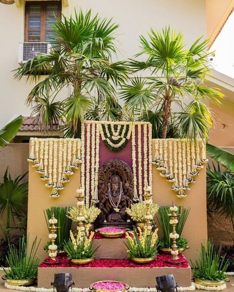 Traditional Mandap Decor Indian, Lagan Lakhan Decoration, Tamil Wedding Photos, Wedding Stage Decorations Indian, Mandap Decor Indian, South Indian Wedding Decor, Eyes Aesthetic, Green Weddings, Ganapati Decoration