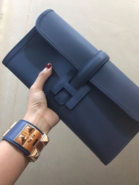 Hermes clutch Ladies? Hermes Jige Clutch Outfit, Hermes Jige Clutch, Hermes Clutch, Top Designer Bags, Sacs Design, Fall Handbags, Luxury Clutch, Lv Handbags, Quality Handbags