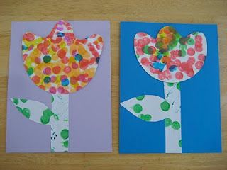 Spring Classroom, Tulips Art, Spring Preschool, Spring Crafts For Kids, Handprint Crafts, Daycare Crafts, Art Disney, Eric Carle, Easter Crafts Diy