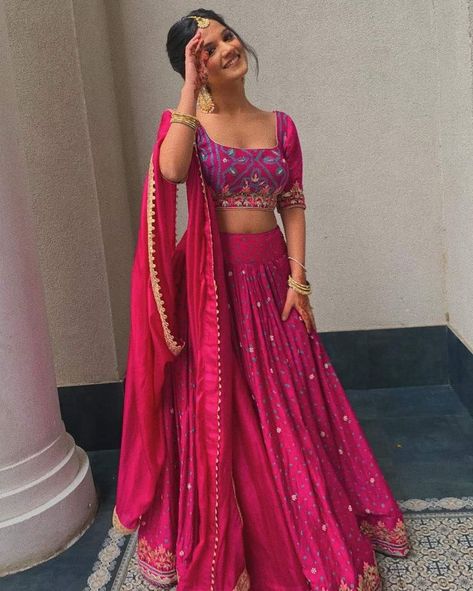 Hot Pink Indian Outfit, Pink Indian Outfit, Hot Pink Lehenga, Simple Lehenga, Simple Casual Outfits, Indian Outfits Lehenga, Lehenga Designs Simple, Traditional Indian Dress, Wedding Indian