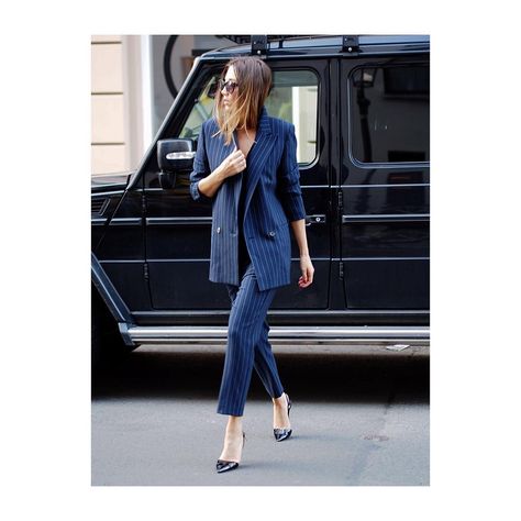 See this Instagram photo by @_helloshopping • 323 likes Navy Heels Outfit, Pinstripe Blazer Outfit, Navy Jacket Outfit, Pinstripe Suit Women, Blazer Outfits Street Style, Striped Blazer Outfit, Black Womens Suit, Navy Pinstripe Suit, Striped Pant