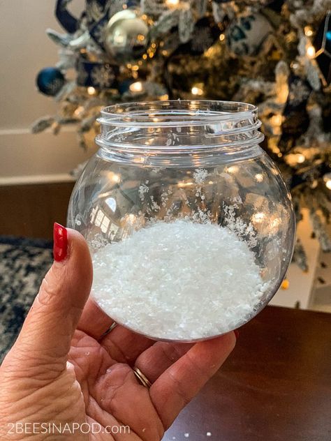 Snowglobes Diy, Waterless Snow Globe Diy, Making Snow Globes, Snow Globe For Kids, Christmas Snow Globes Diy, Waterless Snow Globe, Thrifty Style, Snow Crafts, Globe Diy