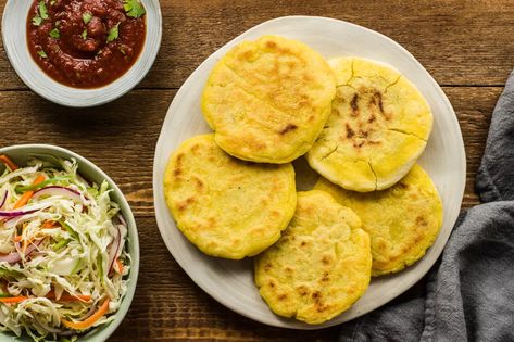 Pupusas: Stuffed Corn Tortillas Recipe Chicken Arepas Recipe, American Street Food, Cheese Beans, America Snacks, Corn Tortilla Recipes, Arepas Recipe, American Snacks, Pickled Cabbage, Corn Cakes