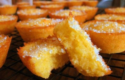 How to make Portuguese orange tarts.                                                                                                                                                                                 More Orange Tart Recipe, Portuguese Kitchen, Orange Cakes, Portuguese Dessert Recipes, Portuguese Desserts, Orange Cake Recipe, Portuguese Cuisine, Little Cakes, Orange Cake