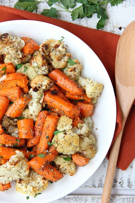 Thyme Carrots & Cauliflower - Carrots and cauliflower tossed with thyme and roasted to perfection! #bitzngiggles #carrots #cauliflower #roasted #vegetables #side #sidedish #thyme Roasted Carrots And Cauliflower, Cauliflower And Carrot Recipes, Roasted Cauliflower And Carrots, Thyme Carrots, Cauliflower Roasted, Milk Diet, Carrot Recipe, Vegetable Side Dishes Healthy, Cauliflower Dishes