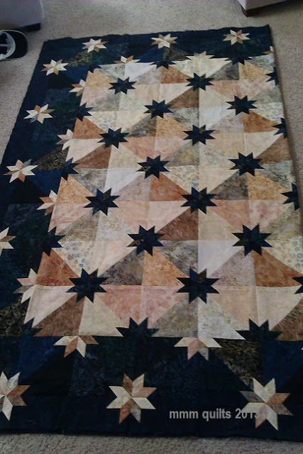 mmm quilts: Hunter Star variation Color Illusion, Black Quilts, Hunters Star, Hunters Star Quilt, Star Border, Colchas Quilting, Dark Stars, Stars Quilt, Star Tutorial