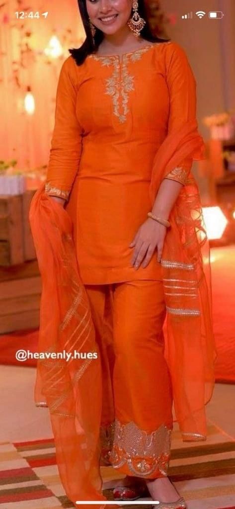 Punjabi Suits Designer Boutique, Female Celebrity Fashion, Punjabi Outfits, Latest Dress Design, Womens Trendy Dresses, Desi Fashion Casual, Casual College Outfits, Pakistani Fashion Party Wear, Indian Dresses Traditional