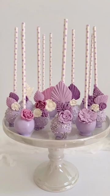 Cake Pop Decoration Ideas Birthday, Lavender Sweets Table, Cake Pops Purple And Gold, Pink Purple Birthday Party, Birthday Cake Light Purple, Purple Cake Pops Ideas, Lilac Cake Pops, Pink And Purple Cake Pops, Purple Desserts Ideas