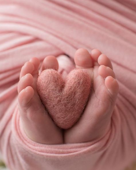 Wool Hearts, Boy Photo Shoot, Newborn Photography Studio, Baby Photoshoot Boy, Newborn Photography Poses, Pink Newborn, Newborn Baby Photoshoot, Baby Boy Photos, Photoshoot Props