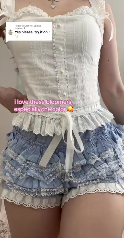 Pretty Corset Outfits, Ruffled Shorts Outfit, Styling Bloomers, Bloomers Outfit Aesthetic, Bloomers Coquette, Bloomer Shorts Outfit, Corset And Shorts, Simple Cute Outfits, Frilly Clothes