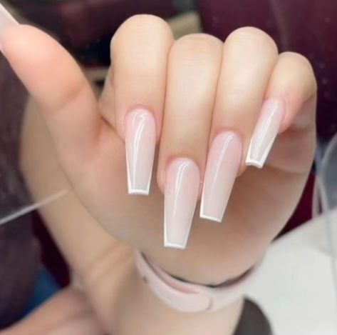 White Outline Nails, Outline Nails, Natural Looking Nails, Natural Acrylic Nails, White Acrylic Nails, Simple Acrylic Nails, Classy Acrylic Nails, Long Acrylic Nails Coffin, Acrylic Nails Coffin Pink