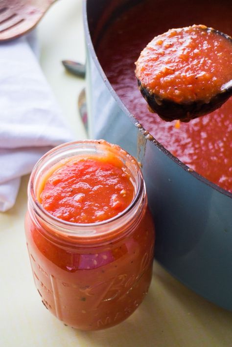 Roma Tomato Sauce, Roma Tomato Recipes, Roma Tomato, Fresh Tomato Recipes, Garden Tomatoes, Homemade Spaghetti Sauce, Fresh Tomato Sauce, Marinara Sauce Homemade, Tomato Sauce Recipe