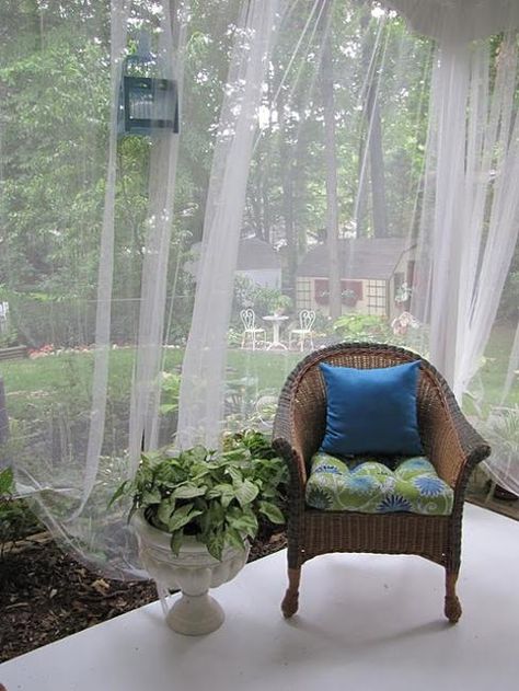 Mosquito nets are wonderful summer decorating ideas Mosquito Netting Patio, Balcony Designs, Mosquito Curtains, Balkon Decor, Porch Curtains, Building A Porch, Balkon Design, Patio Curtains, Porch And Balcony