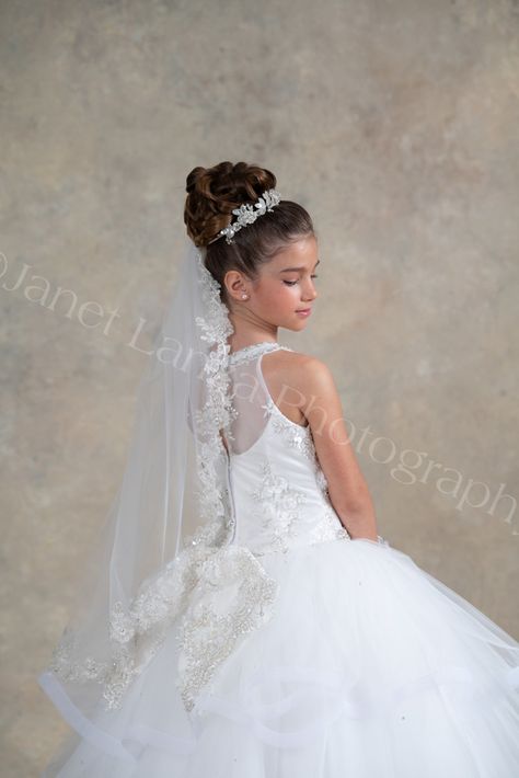 Check out the photos from Alexia F Communion. Communion Hair, First Communion Hairstyles, Hair Dues, Communion Hairstyles, Communion Ideas, Hairstyle Tutorials, 1st Communion, Hair Due, Hair Videos Tutorials