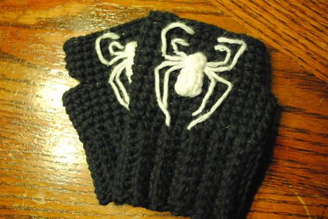 Crochet Spiderman gloves Black Suit Spiderman, Spiderman Gloves, Symbiote Suit, Spiderman Noir, Crochet Shaw, Crochet Wrist Warmers, Glove Pattern, Crochet Skull, Crochet Gloves Pattern