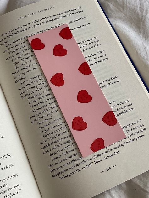 Designs For Bookmarks, Romance Bookmark, Bookmarks Quotes, Heart Bookmark, Romance Reader, Easy Books, Book Maker, Reading Adventure, Paper Bookmarks